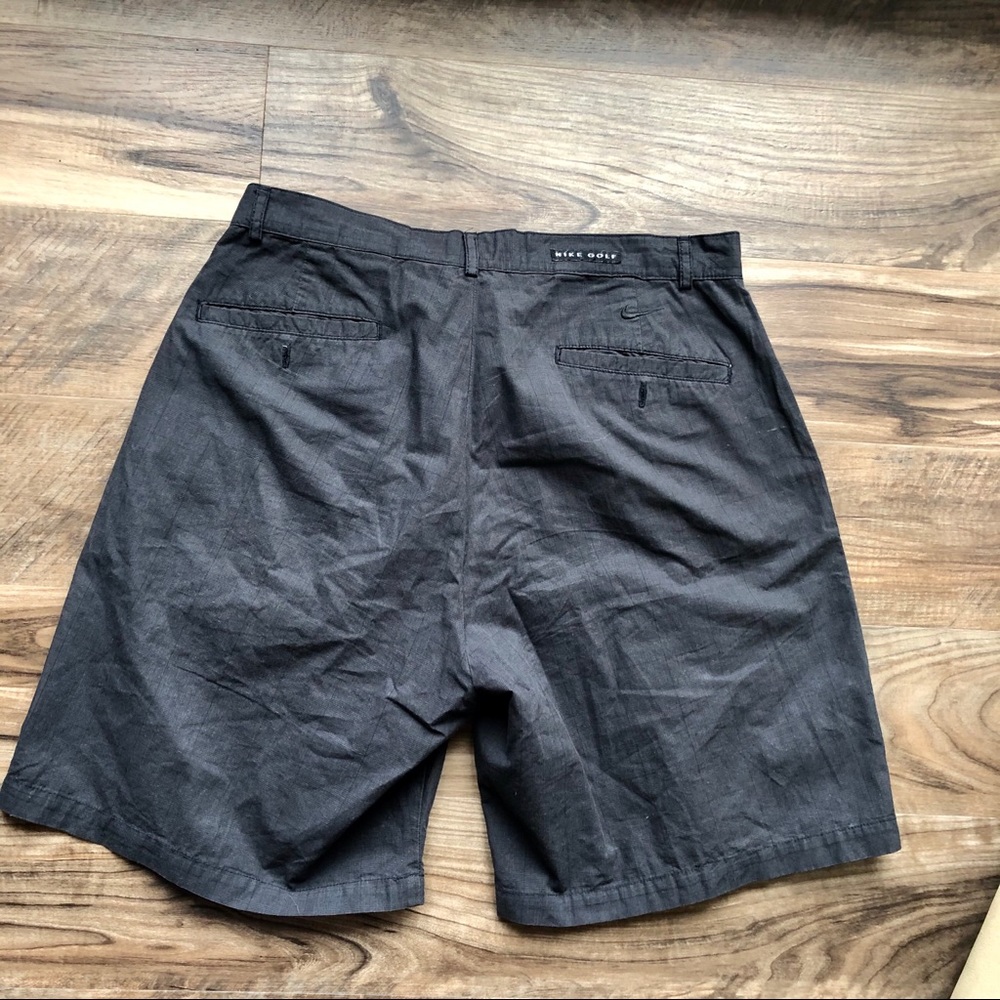 Nike Golf Shorts size 34 - Picture 2 of 3
